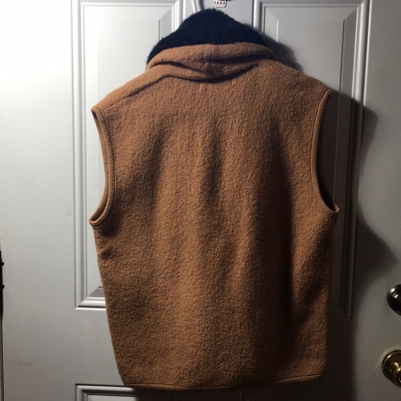 Lisa International woman’s tan 2 button 100% boiled wool vest w/removable collar - Picture 4 of 7